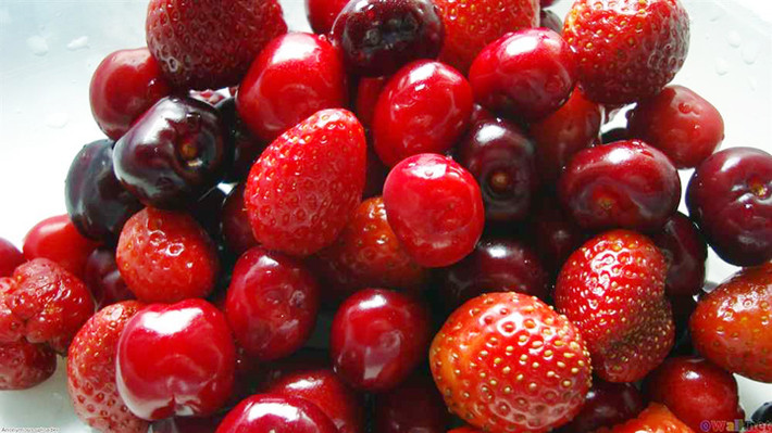 Ảnh: Theo Natural Những loại quả mọng có chứa anthocyanins, một chất chống oxy hóa mạnh mẽ giúp tăng tầm nhìn trong tối. Đặc biệt, chất này chỉ có nhiều ở hoa quả tươi, tốt nhất bạn nên bổ sung các loại hoa quả này hàng ngày. Ảnh: http://vnnew.vn/
