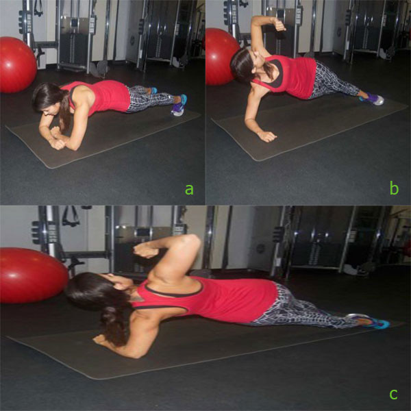 Động tác 4: Plank xoay người. Nằm sấp trên thảm tập, hai cẳng tay gập lại trước ngực, song song với với mặt đầu thảm. Ấn xuống trong tư thế Plank cẳng tay, căng cơ bụng và đầu thẳng hàng với xương cột sống. B – Chuyển trọng lượng cơ thể sang cẳng tay trái và kéo cùi chỏ phải ngược lên trên về phía sau, mở tư thế Plank một bên với hai chân chéo. C – Nhanh chóng quay trở lại vị trí ban đầu và lặp lại cho bên còn lại cho lần lặp tiếp theo. Hoàn thành 10-12 lần, liên tục thay đổi bên. Ảnh: khoedep.vn