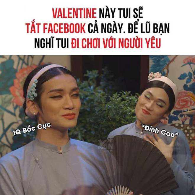 F.A mãi cũng ngại lắm, thế là "hội những người cô đơn" bày đủ trò để thể hiện mình cũng có bồ như ai. Nhưng mà trò này không an toàn chút nào đâu, bị người khác bóc có khi càng xấu hổ thêm thôi! Ảnh: FB.