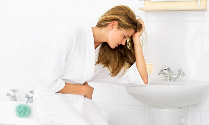 Dễ bị táo bón. Nếu ăn đầy đủ 3 bữa trong này, cơ thể sẽ tự nhiên xuất hiện hiện tượng phản xạ dạ dày – đại tràng. Nếu việc ăn sáng không thành thói quen, lâu ngày có thể khiến phản xạ này mất kiểm soát, dẫn tới chứng táo bón.
