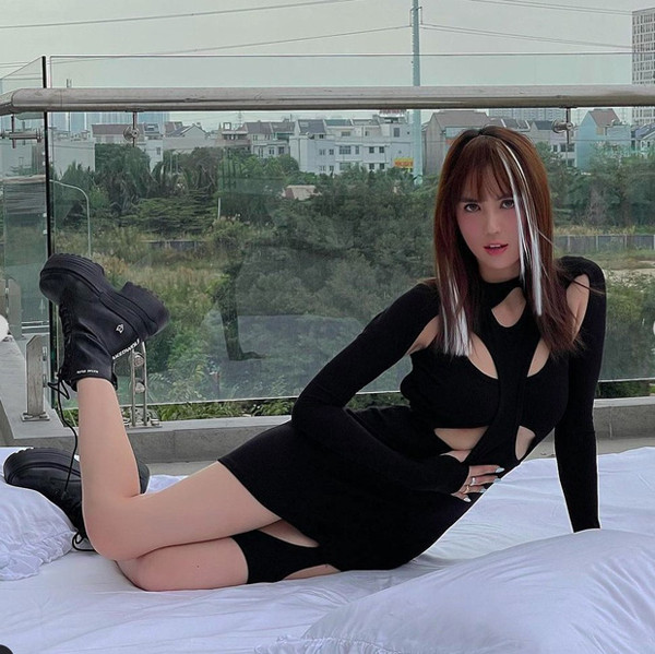 Dù vậy, Ngọc Trinh vẫn ghi điểm nhờ nhan sắc xinh đẹp, thần thái cuốn hút.