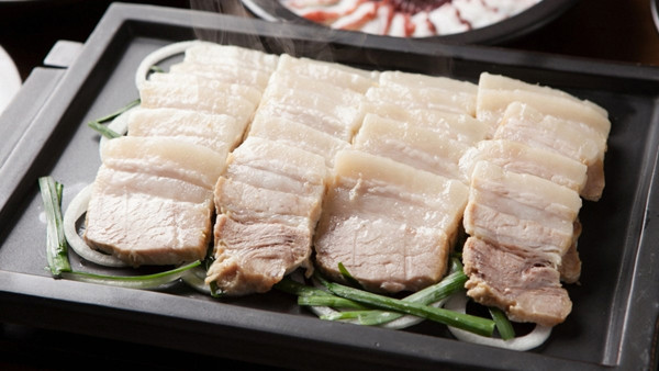 Quá trình giết mổ, xuất bán, thịt lợn dễ thu hút vi khuẩn, ký sinh trùng. Do vậy, cần đảm bảo thịt được nấu chín kĩ. Tốt nhất, nên chế biến thịt bằng cách rang, luộc, hấp thay vì nướng hoặc chiên ở nhiệt độ cao.