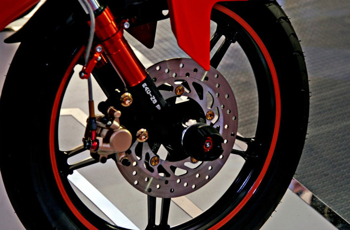 Phuộc trước Racing Boy date cao nhất đi kèm chống đổ Bikers.