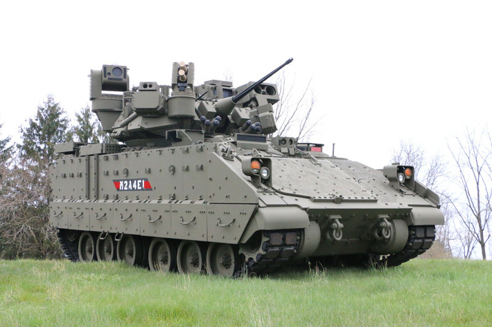 Kể từ khi được Ukraine đưa vào sử dụng, xe chiến đấu bộ binh Bradley M2A2 đã chứng minh là một tài sản quan trọng trong nỗ lực chống lại các lực lượng thiết giáp Nga. Ảnh: The Defense Post.