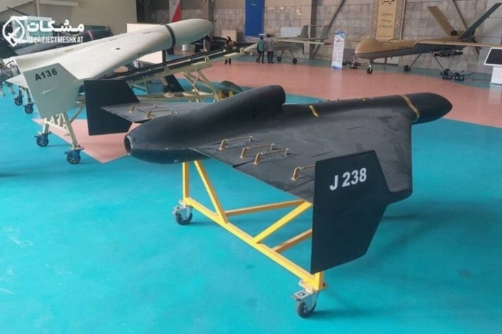 Shahed-236 có thiết kế tương tự như UAV Shahed-136 nhưng có phần đầu được sửa đổi. Chiếc UAV mới có thêm hệ thống quang học, giúp nâng cao khả năng dẫn đường và tìm kiếm mục tiêu. Ảnh: UAS Vision.