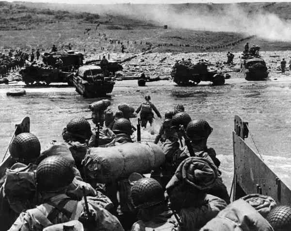 23,250 quân Mỹ đã tấn công bờ biển Utah và 34,250 quân Mỹ tấn công bờ biển Omaha. 53,815 quân Anh tấn công biển Gold và biển Sword, cuối cùng là 21,400 quân Canada tấn công biển Juno.