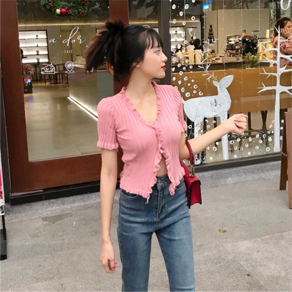 Áo Jennie gây thích thú với đông đảo chị em ở các nước châu Á. Ở Việt Nam, sau 2 năm được lăng xê, hiện áo Jennie vẫn được nhiều mỹ nhân ưu ái lựa chọn khoe vẻ sexy.
