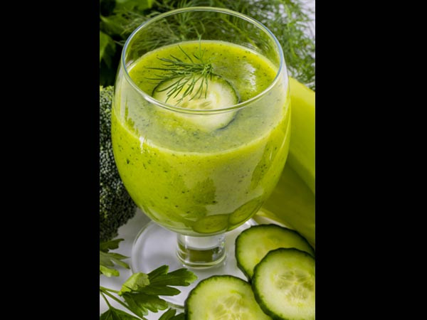 Dưa chuột không chỉ giúp làm sáng da vùng sẹo mà còn giúp làm dịu da. Bạn có thể sử dụng nước ép dưa chuột làm toner hoặc đắp lát dưa chuột lên vết sẹo.