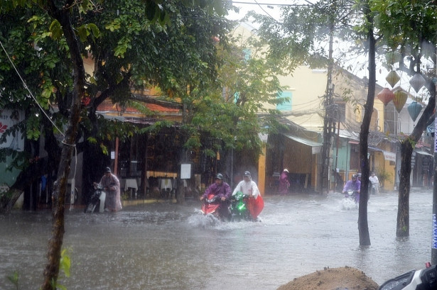 Nước ngập lớn các tuyến đường.