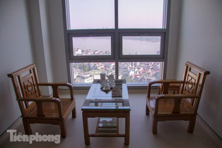 Toàn bộ các phòng phục vụ bệnh nhân đều có "view" đẹp nhìn thành phố. Hơn nữa, bệnh viện trang bị hệ thống đưa khí tươi vào từng phòng, đảm bảo không khí trong lành nhất cho bệnh nhân.