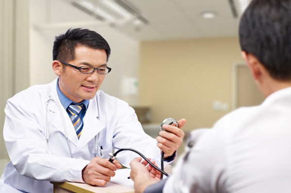 Cuối cùng, bệnh nhân cần tuân thủ chỉ định của bác sĩ. Thờ ơ, trốn tránh điều trị sẽ khiến bệnh ngày càng tiến triển xấu, giảm hiệu quả quá trình điều trị. (Ảnh minh họa)