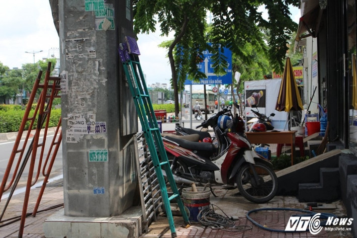 Vỉa hè không còn là đường của người đi bộ.