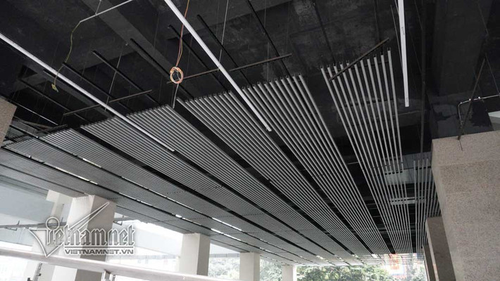 Theo đó, nếu đi theo tháng giá vé 200.000 đồng/người. Mức 30.000 đồng áp dụng cho vé ngày (không giới hạn số lượt đi lại trên tuyến theo ngày). Giá vé lượt được tính theo quãng đường di chuyển của hành khách, trong đó tối đa 15.000 đồng nếu đi toàn tuyến và thấp nhất là 8.000 đồng với quãng đường ngắn nhất.