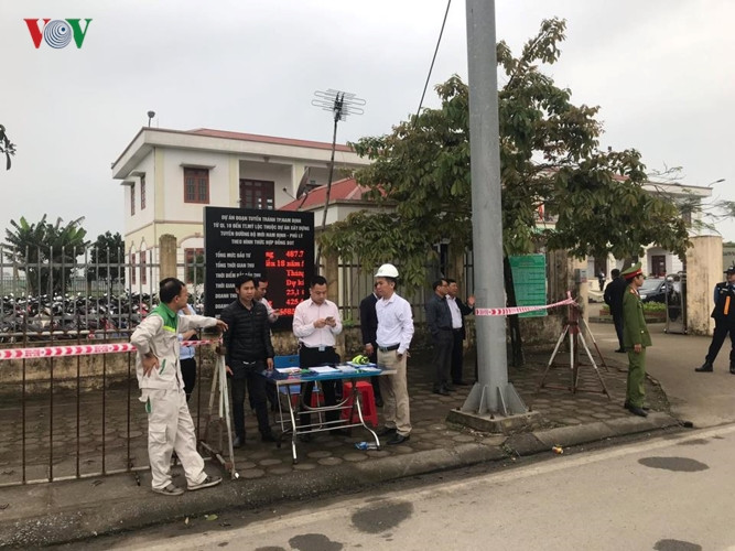 Ghi nhận của phóng viên VOV tại hiện trường, ngoài những nhân viên thu phí của Tasco, có thêm sự hiện diện của rất nhiều lực lượng,