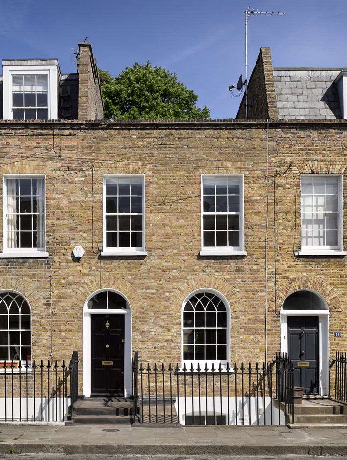 Ngôi nhà xinh xắn này tọa lạc ở Islington, London và do hãng kiến trúc Dominic McKenzie Architects thiết kế, cải tạo.