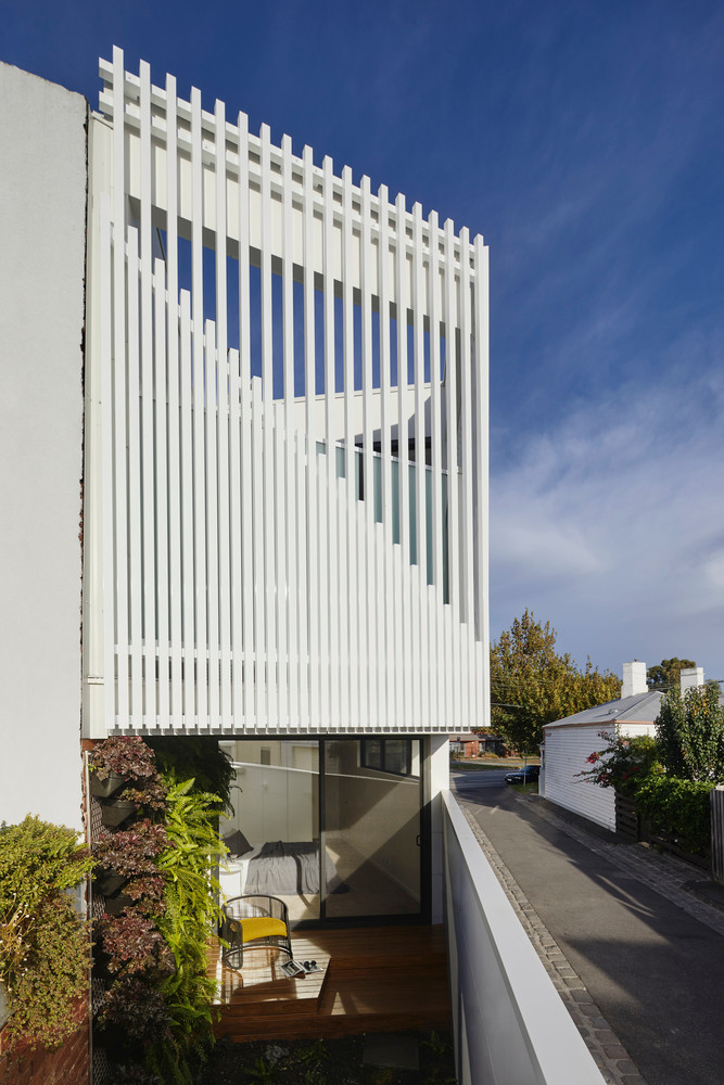 Downside Up House tọa lạc trong một khu dân cư tại Albert Park (Úc), do hãng kiến trúc WALA thiết kế.
