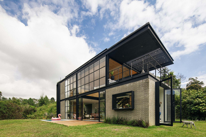Candelaria House có diện tích 187 m2 và được xây dựng năm 2017.