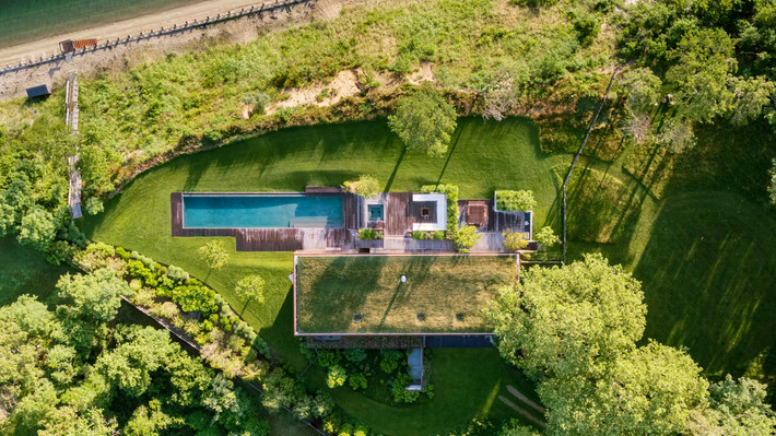 Ngôi nhà siêu đẹp này tên Peconic House, có diện tích 372m2 do hãng Mapos của New York thiết kế.