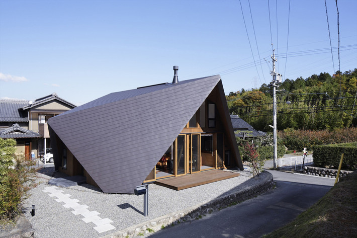 Lấy cảm hứng từ nghệ thuật gấp giấy Nhật Bản, ngôi nhà Origami dành cho một cặp vợ chồng trẻ mới cưới.