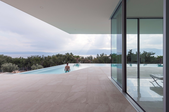 Bedrock House được thiết kế với tầm nhìn ra biển Adriatic siêu đẹp.