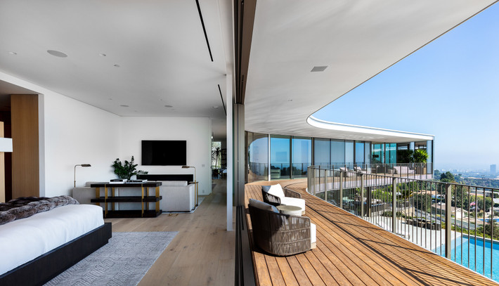 Phòng ngủ cũng có tầm nhìn cực đẹp. Ảnh: Dezeen.