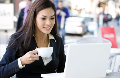 Một tách cà phê là phương pháp hữu hiệu. Hãy chuẩn bị một tách cà phê cho ngày đầu năm mới làm việc. Cà phê có chất caffeine sẽ khiến nhịp tim tăng và đem lại sự tỉnh táo ngay lập tức.