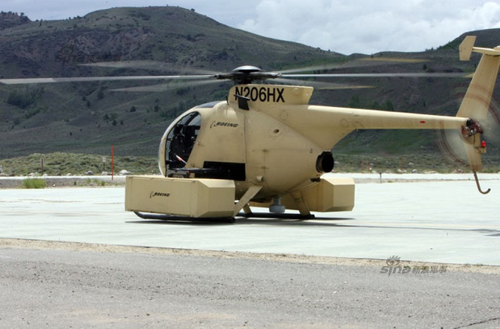 Một chiếc MH-6M đang chuẩn bị cất cánh bay thử nghiệm.