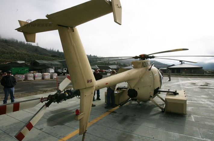 Biến thể MH-6 không người lái nó chỉ có thể chở theo tối đa 2 binh sĩ trên hai cáng cứu thương và thêm một phi công ở khoang lái.
