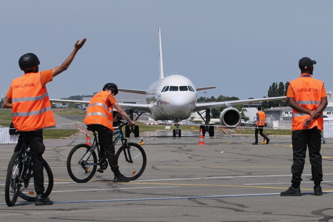 Máy bay chở khách Airbus A320.