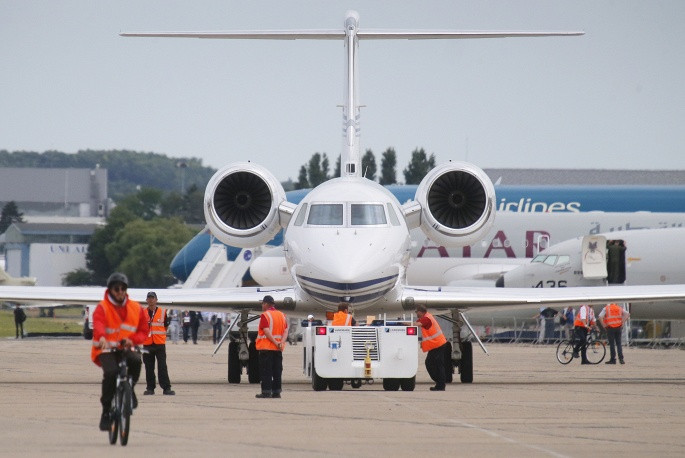 Trong khi đó loại máy bay chở khách hạng sang Gulfstream N450 GA của Mỹ cũng đang được đưa vào vị trí trưng bày.