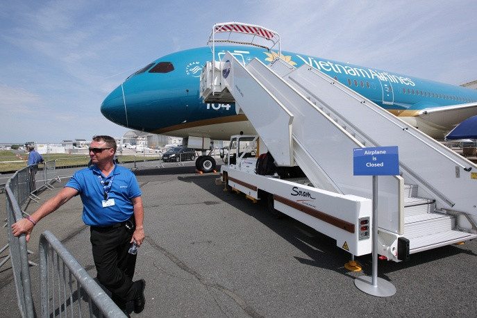 Gian trưng bày máy bay chở khách Vietnam Airlines B787-9 Dreamliner tại Paris Air show 2015.