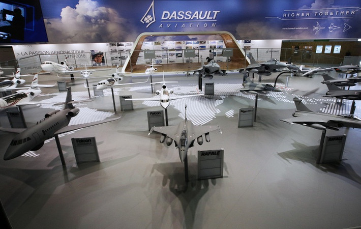 Ngoài ra, hãng Dassault Pháp còn mang một loạt mô hình máy bay tới trưng bày trong nhà triển lãm.