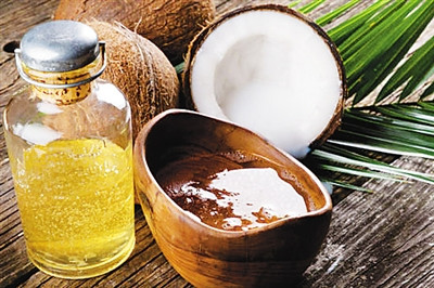 Vì vậy, bạn nên dùng dầu dừa súc miệng mỗi sáng mai, khoảng 15-20 phút mỗi ngày sẽ khử được mùi hôi miệng đáng ghét. Ảnh: hinews.