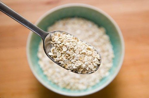 Một tác dụng nữa của yến mạch là trì hoãn sự lão hóa của cơ thể bởi trong nó có chất oxy hóa có thể bảo vệ các tế bào khỏi các gốc tự do, tăng collagen trong da giúp da dẻ sáng mịn và có độ đàn hồi cao. Ảnh: Cotuuf.