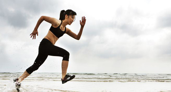 Đáng lưu ý, tập luyện không mang lại hiệu quả tức thì. Nó là cả quá trình, đòi hỏi sự kiên trì và khoa học. Những người thể trạng kém, lớn tuổi tốt nhất nên chọn bài tập phù hợp với bản thân, tập các bài thể dục cường độ thấp như đi bộ, chạy bộ, đạp xe... cũng mang lại hiệu quả sức khỏe ấn tượng.