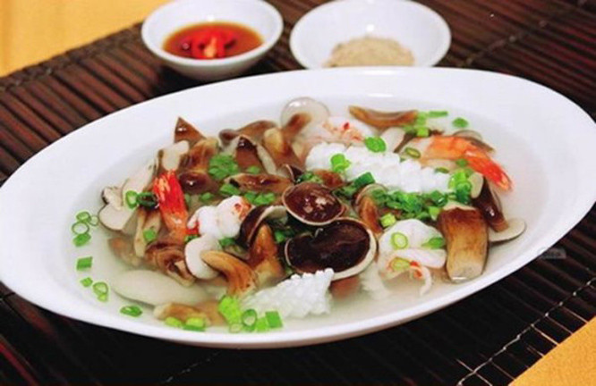 Trong đông y, nấm tràm có công dụng chữa được mỏi mệt, giải rượu, cảm cúm, nhức đầu. (Nguồn Dulichdaophuquoc)