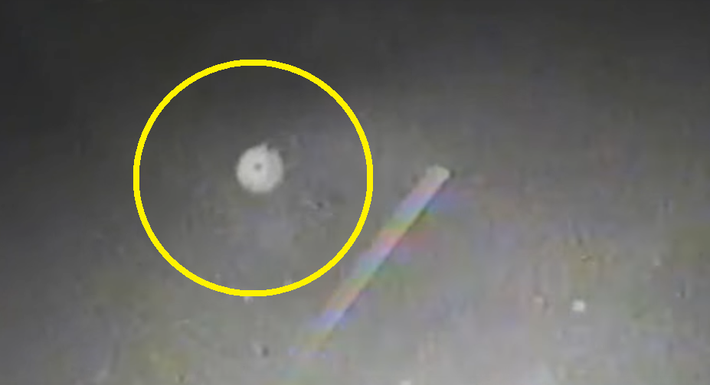 Nhiều người cho rằng nó có thể là một UFO và nó đang làm nhiệm vụ do thám Mặt trời. Nguồn ảnh: ufosightingsdaily.