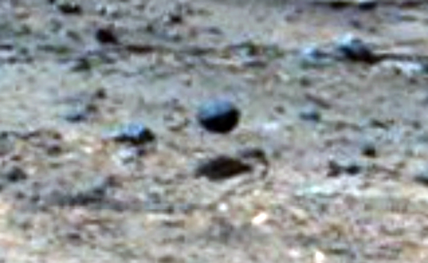 Vật thể lạ được phát hiện vào tháng 7/2015, nhưng mới đây,, chuyên gia săn lùng UFO Scott C. Waring mới công bố sau khi bị NASA giấu suốt 2 năm qua. Nguồn ảnh: ufosightingsdaily.