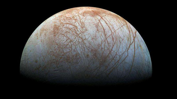 Tại Hội nghị "Planetary Science Vision 2050 Workshop" được tổ chức tại Washington, Mỹ, NASA vừa công bố một dự án không gian mới trên Mặt trăng của sao Mộc, Mặt trăng vệ tinh Europa. Nguồn ảnh: Phys.