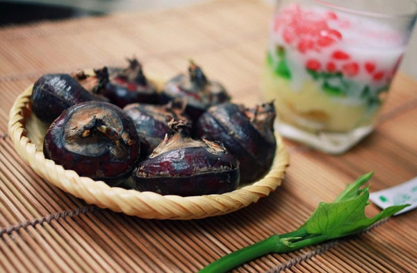 Củ của cây mã thầy có thể ăn được. Loại củ này cũng giàu chất xơ, riboflavin, vitamin B6, kali, đồng, và mangan. Củ mã thầy còn ít calo và không có chất béo nên là thực phẩm rất thích hợp cho người ăn kiêng. (Nguồn Phunutoday)