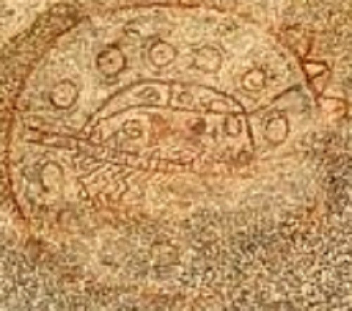 Nhiều ý kiến cho rằng đây có thể là một UFO mà người xưa mô tả lại. Số khác cho rằng đây có thể là hình ảnh biểu tượng của một bánh xe, văn hóa huyền thoại nào đó hay Mặt trời... Nguồn ảnh: ufosightingshotspot.