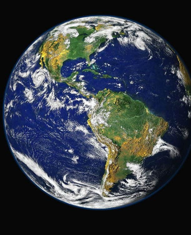 Tên Trái Đất có ý nghĩa gì? Chúng ta biết rằng từ "Trái đất", từ tiếng Anh là Earth, và tiếng Đức dịch ra có nghĩa là "Đất". Hành tinh của chúng ta thật tuyệt đẹp, hầu như được phủ đầy nước, nhưng lại được đặt tên theo đất. Nguồn ảnh: List25.