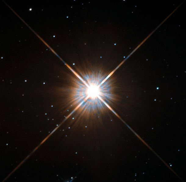 Ngôi sao gần chúng ta nhất là gì? Cách khoảng 4,24 năm ánh sáng, đó là Proxima Centauri. Nguồn ảnh: List25.