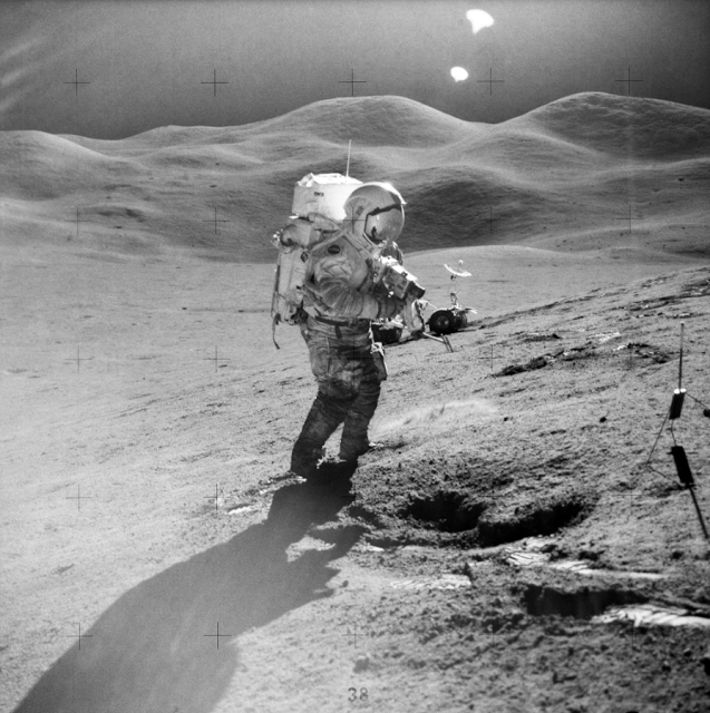 Sự việc được phát hiện vào ngày 27/4/2017 do camera tàu vũ trụ Apollo 15 trực tiếp ghi lại. Nguồn ảnh: ufosightingsdaily.