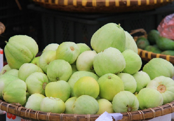 Người tiêu dùng được khuyên chỉ nên ăn dưa lê chính vụ vì dưa trồng trái vụ thường phải phun thuốc nhiều hơn để chống sâu bọ. Dưa lê chính vụ có từ đầu hè đến khoảng tháng 8-9. (Nguồn Motthegioi)