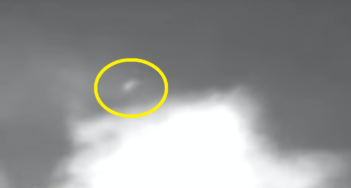 Vật thể nghi UFO được phát hiện vào ngày 26/4/2017, ngay tại bầu trời thành phố thủ đô Sydney, Australia do một điều tra viên địa phương tình cờ phát hiện được. Nguồn ảnh: ufosightingsdaily.