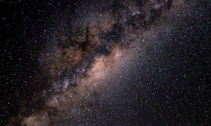 Từ đầu những năm 1970, nguồn gốc phản vật chất vô tận bên trong thiên hà Milky Way vẫn là điều làm các nhà thiên văn đau đầu.