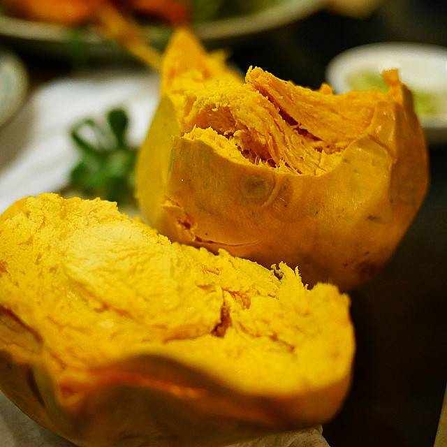 Cây lê ki ma cho trái quanh năm nhưng chính vụ từ tháng 4 đến tháng 8 âm lịch. Lê ki ma có nhiều loại, có loại trái tròn, có loại trái dài và loại trái hình tim nhưng loại nào cũng ruột hồng, thịt dày chứa nhiều hột to. (Nguồn Royalgram)