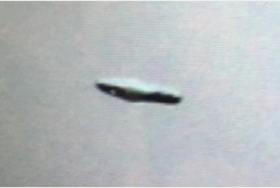 Vật thể nghi UFO được phát hiện vào chiều ngày 17/7/2017 ngay trên bầu trời Chelmsford, nước Anh do một nhân chứng địa phương tình cờ phát hiện. Nguồn ảnh: ufocasebook.