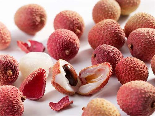 Vải Quả vải không những vừa ngon vừa ngọt và hạt của nó còn ăn được và được xem như một loại thảo dược trị được rất nhiều bệnh. Ví dụ, có thể sấy khô hạt vải rồi xay nhuyễn, pha mỗi lần khoảng 10g với nước ấm rồi uống để phòng biến chứng bệnh tiểu đường loại 2. (Nguồn Vietnamnet)